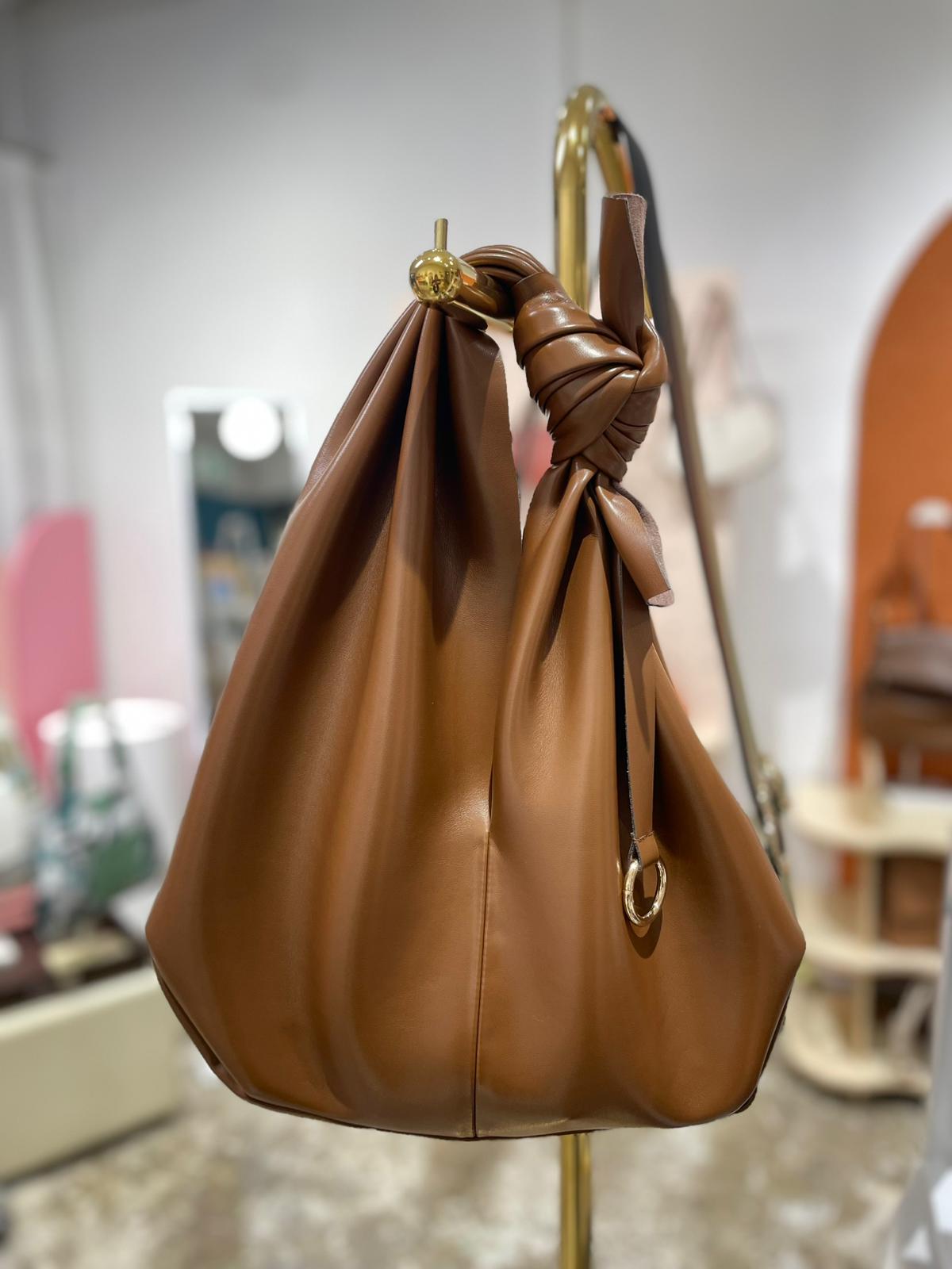 Boey 軟皮手挽/上肩袋 朱古力啡 預購 12月30日 第3批